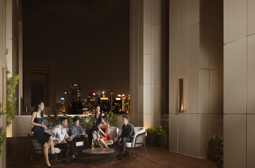 Sky Lounge     The pinnacle of the Verde Two lifestyle experience rests on the 39th floor of the Terraverde tower, where you can lounge in private or host prolific parties while basking in unobstructed views of the city skyline.